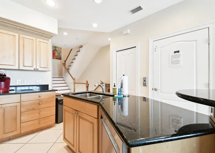Waterfront 4-level Townhome With Rooftop Deck! Сasa de vacaciones