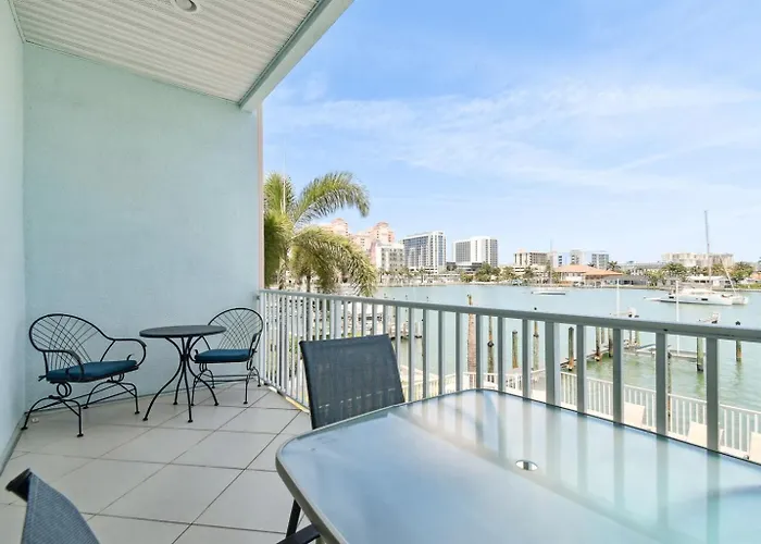 Сasa de vacaciones Waterfront 4-level Townhome With Rooftop Deck!