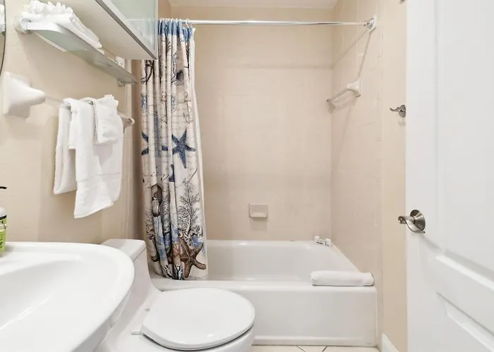 Waterfront 4-level Townhome With Rooftop Deck! Сasa de vacaciones