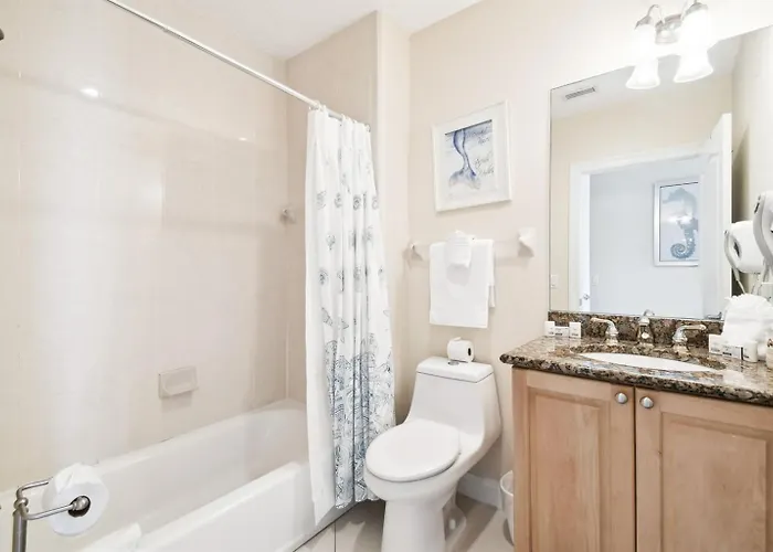 Waterfront 4-level Townhome With Rooftop Deck! Сasa de vacaciones *