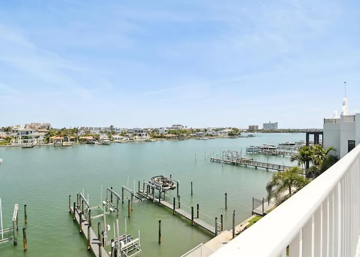 Waterfront 4-level Townhome With Rooftop Deck! Сasa de vacaciones *