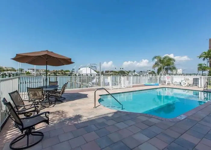 Сasa de vacaciones Waterfront 4-level Townhome With Rooftop Deck!