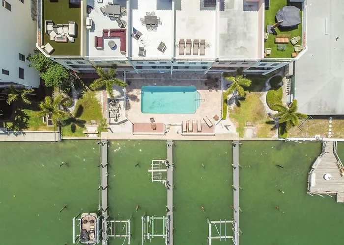 Сasa de vacaciones Waterfront 4-level Townhome With Rooftop Deck!