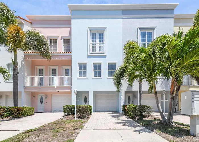 Waterfront 4-level Townhome With Rooftop Deck! Сasa de vacaciones Clearwater Beach
